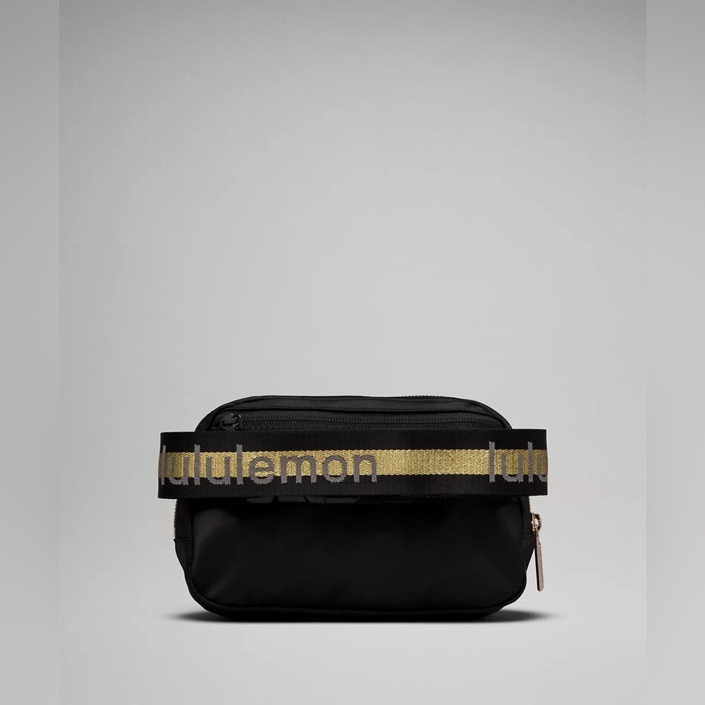 Rare LuluLemon Belt Bag - Picture 3 of 7